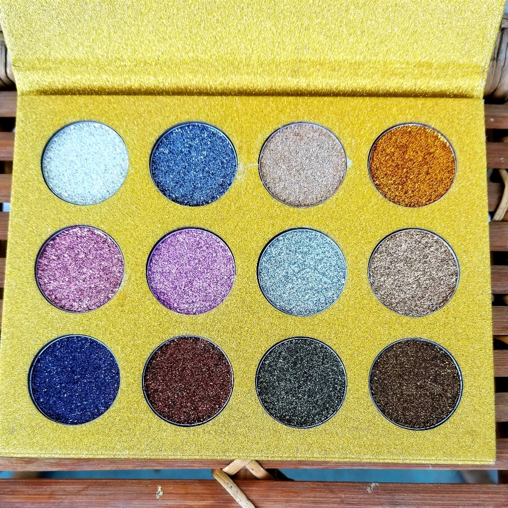 NWT  12 GLITTER EYESHADOW SHADES PALETTE BY IMAGIC PROFESSIONAL COSMETICS